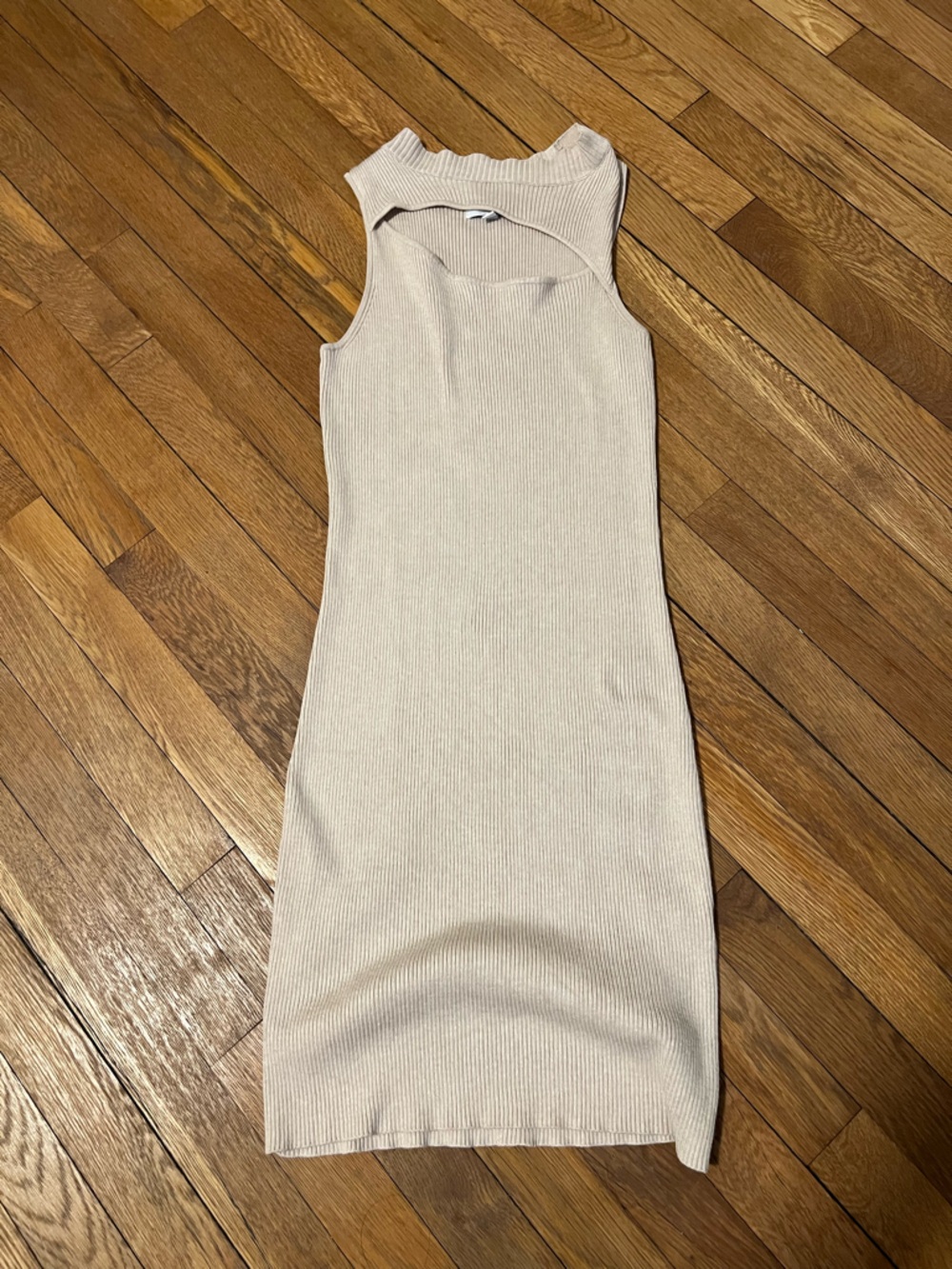 Knit dress with cutout